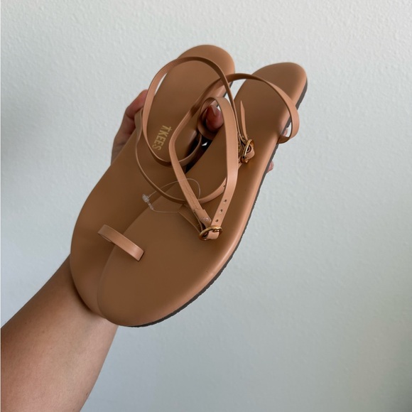 NWOT TKEEKS Phoebe Sandals - Picture 3 of 6